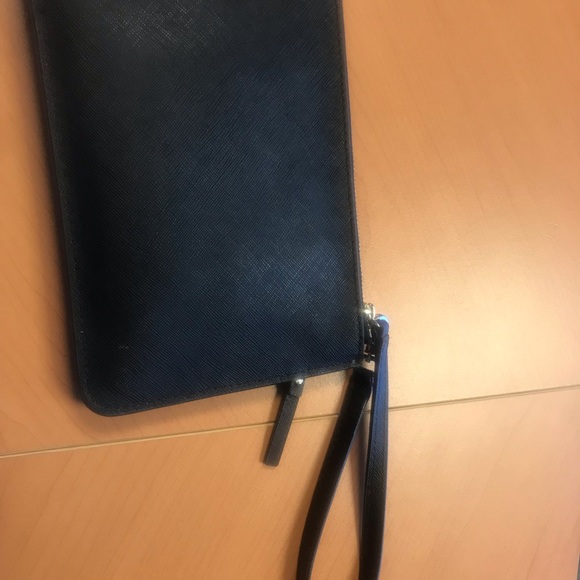 KS Wristlet with 6 slots for credit cards/ ID - Picture 3 of 4